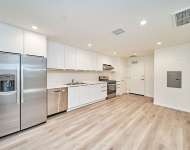 951 S Wilton Place - Photo Thumbnail 3