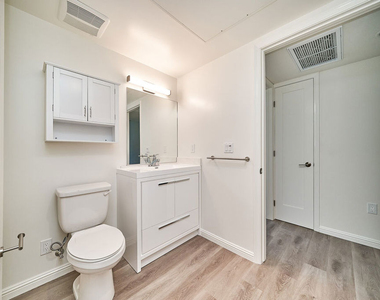 951 S Wilton Place - Photo Thumbnail 18
