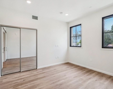 951 S Wilton Place - Photo Thumbnail 32