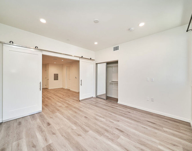 951 S Wilton Place - Photo Thumbnail 8