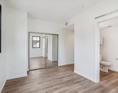 951 S Wilton Place - Photo Thumbnail 37