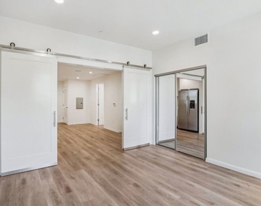 951 S Wilton Place - Photo Thumbnail 23