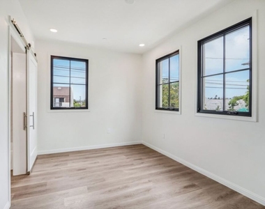 951 S Wilton Place - Photo Thumbnail 36