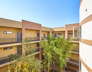 345 S Gramercy Place - Photo Thumbnail 9