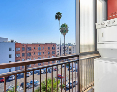 345 S Gramercy Place - Photo Thumbnail 8