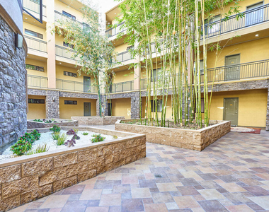 345 S Gramercy Place - Photo Thumbnail 23