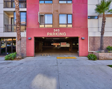 345 S Gramercy Place - Photo Thumbnail 11
