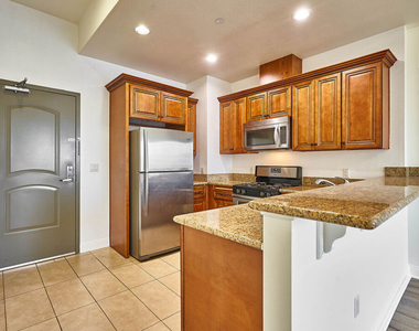 345 S Gramercy Place - Photo Thumbnail 2