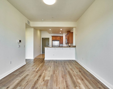 345 S Gramercy Place - Photo Thumbnail 18