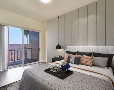 345 S Gramercy Place - Photo Thumbnail 20