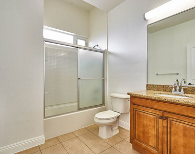 345 S Gramercy Place - Photo Thumbnail 6
