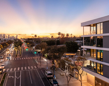 9001 Santa Monica Boulevard - Photo Thumbnail 26