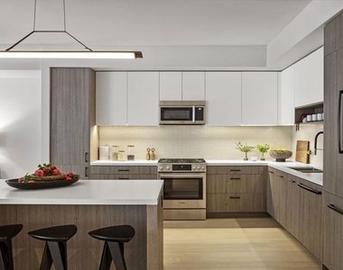 9001 Santa Monica Boulevard - Photo Thumbnail 12