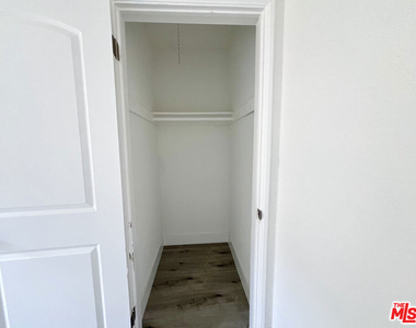 254 E Lanzit Avenue - Photo Thumbnail 8
