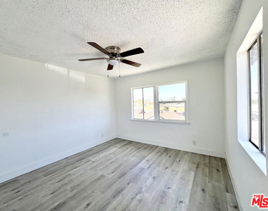 254 E Lanzit Avenue - Photo Thumbnail 17