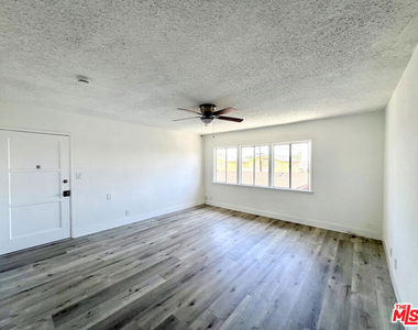 254 E Lanzit Avenue - Photo Thumbnail 3