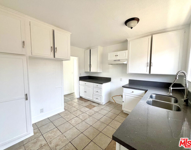 254 E Lanzit Avenue - Photo Thumbnail 5