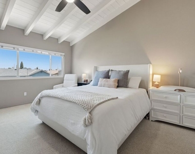 2112 Warfield Avenue - Photo Thumbnail 12
