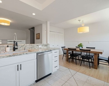 2112 Warfield Avenue - Photo Thumbnail 9