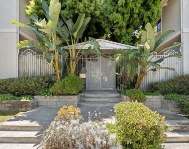 2112 Warfield Avenue - Photo Thumbnail 1
