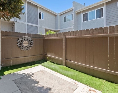 2112 Warfield Avenue - Photo Thumbnail 15