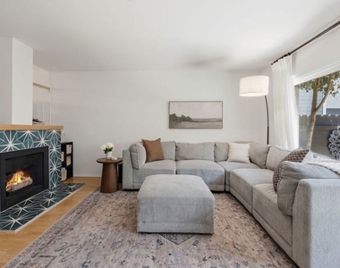 2112 Warfield Avenue - Photo Thumbnail 4