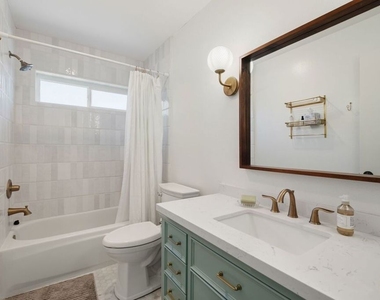 2112 Warfield Avenue - Photo Thumbnail 16