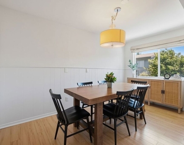 2112 Warfield Avenue - Photo Thumbnail 10