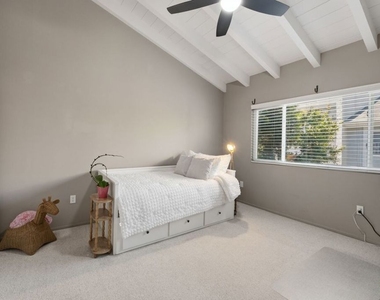 2112 Warfield Avenue - Photo Thumbnail 14