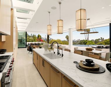 1200 Laurel Way - Photo Thumbnail 4