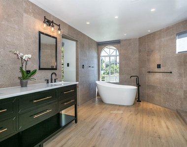 2914 Castle Heights Avenue - Photo Thumbnail 11