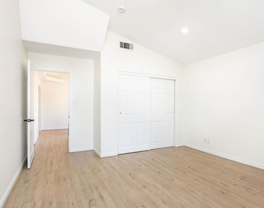 2914 Castle Heights Avenue - Photo Thumbnail 14