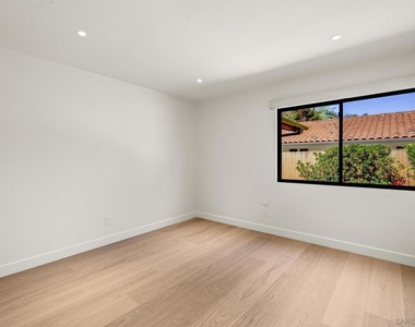 2260 Calle Tiara - Photo Thumbnail 29