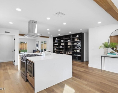 6655 Lederer Avenue - Photo Thumbnail 3