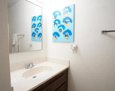 2801 N Los Felices Circle E - Photo Thumbnail 8