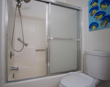 2801 N Los Felices Circle E - Photo Thumbnail 7