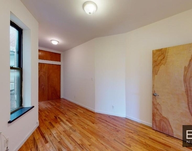 309 East 90th Street - Photo Thumbnail 2