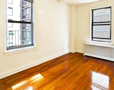 301 East 38th Street - Photo Thumbnail 2