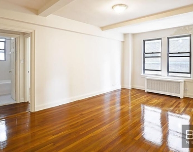 301 East 38th Street - Photo Thumbnail 3