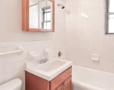 301 East 38th Street - Photo Thumbnail 5