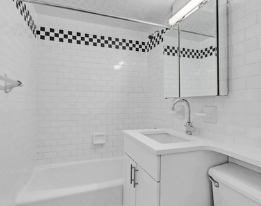 West 49th Street - Photo Thumbnail 4