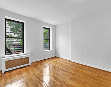 West 49th Street - Photo Thumbnail 1
