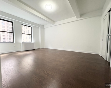 West 55th Street - Photo Thumbnail 4