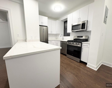 West 55th Street - Photo Thumbnail 3