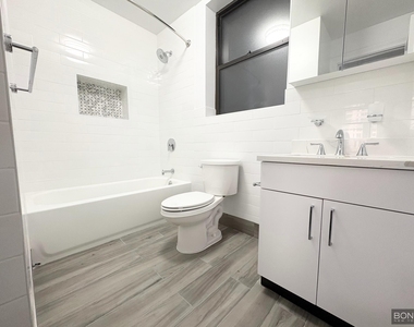 West 55th Street - Photo Thumbnail 6