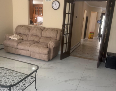 528 Halevy Drive - Photo Thumbnail 2