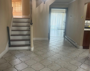 528 Halevy Drive - Photo Thumbnail 1