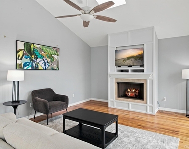 717 Dune Road - Photo Thumbnail 10