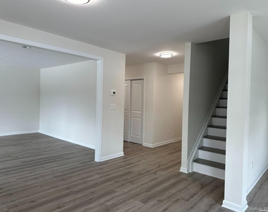 125 W Main Street - Photo Thumbnail 5