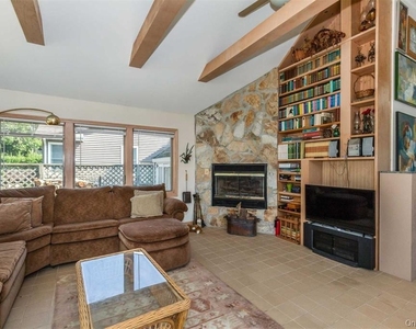 18 Tarpon Road - Photo Thumbnail 1